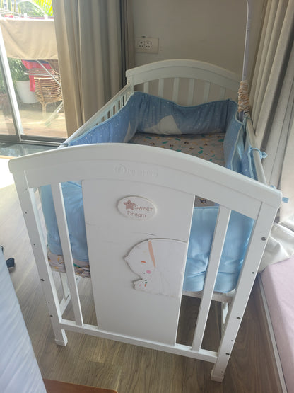 Huny huny pinewood Cot / Crib