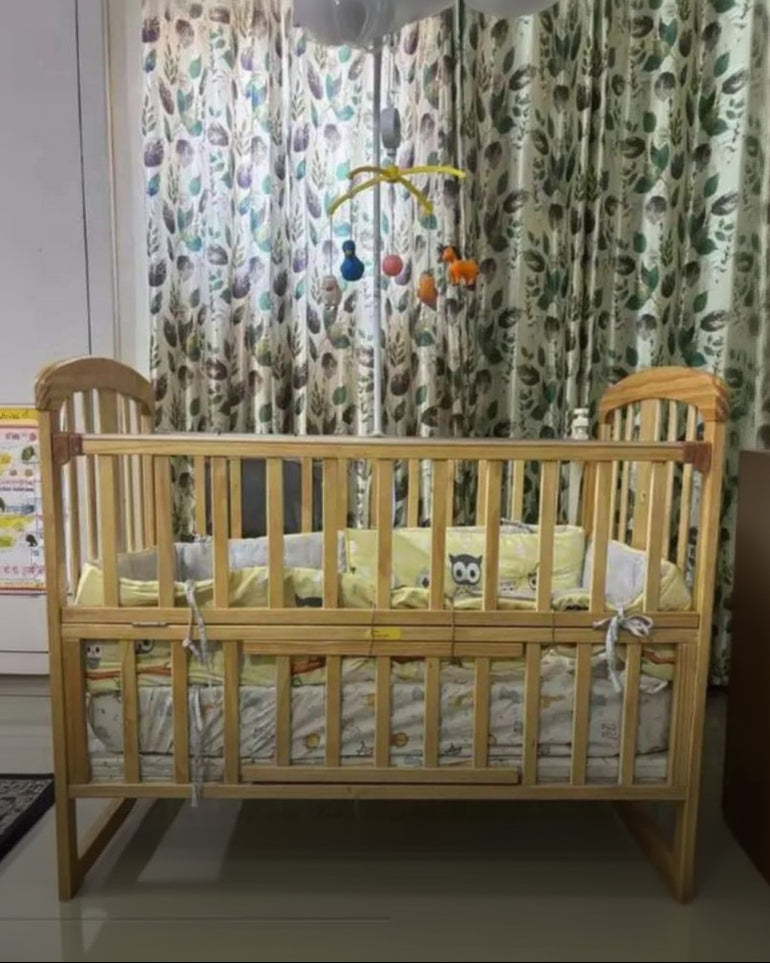 Wawa Le ( Chinese Brand) Baby Cot / Crib