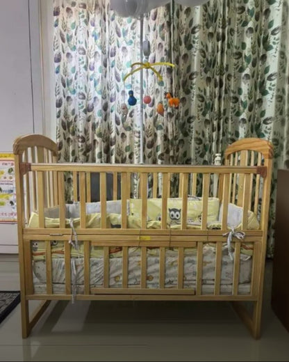 Wawa Le ( Chinese Brand) Baby Cot / Crib
