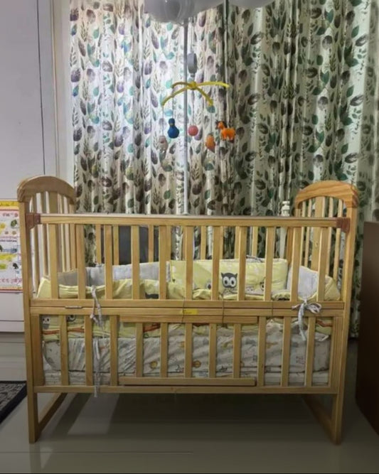 Wawa Le ( Chinese Brand) Baby Cot / Crib