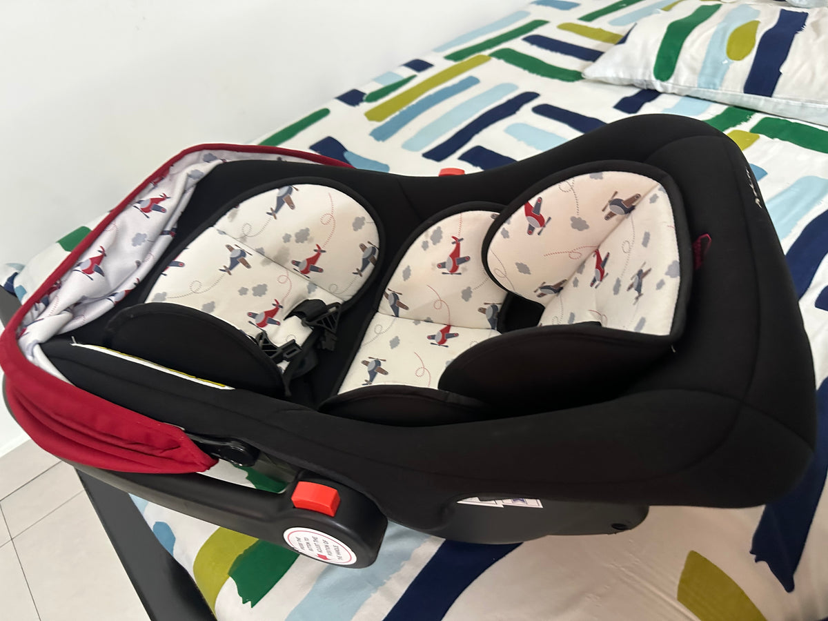 Babyhug Baby Car Seat Cum Carry Cot